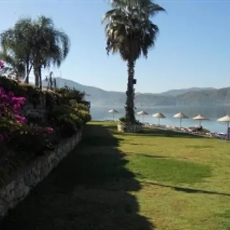 Lovely 3 Bed Villa On The Beach With Spectacular Sea Views. Close To Town Apartman *